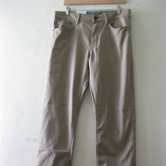 IZOD Jeans Men Ultraflex waistband Stretch Regular Fit Supersoft knit Denim Tan - Picture 1 of 15